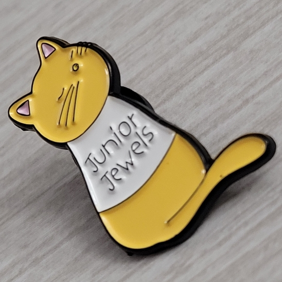 Swiftie Fan Cat With Junior Jewels Taylor Swift Video Tee Enamel Pin - Picture 10 of 10